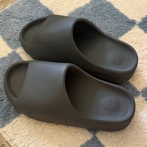 YEEZY SLIDE Slate Grey